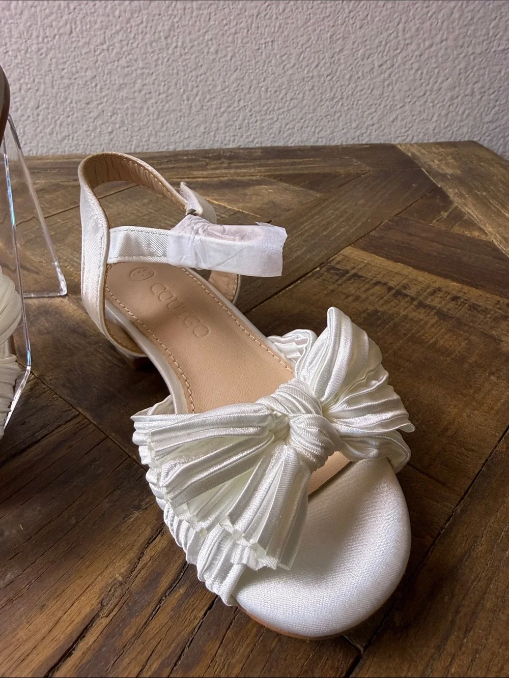 Size 10C Girls White Bow-Front Dress Sandals with Ankle Strap